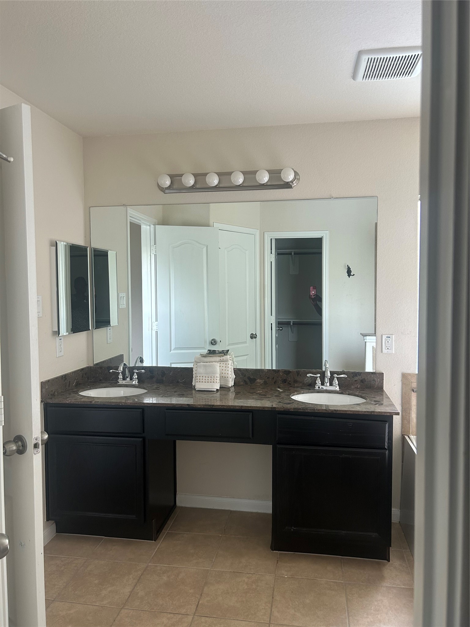 8407 Broadleaf Avenue Baytown, TX 77521 - Photo 13 of 24 Primary Bathroom - Pic 1