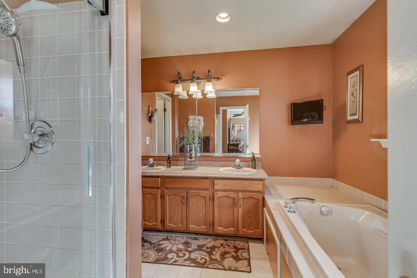 11 Pavilion Road Voorhees, NJ 08043 - Photo 28 of 43 a spacious bathroom with a bathtub a sink and a large mirror