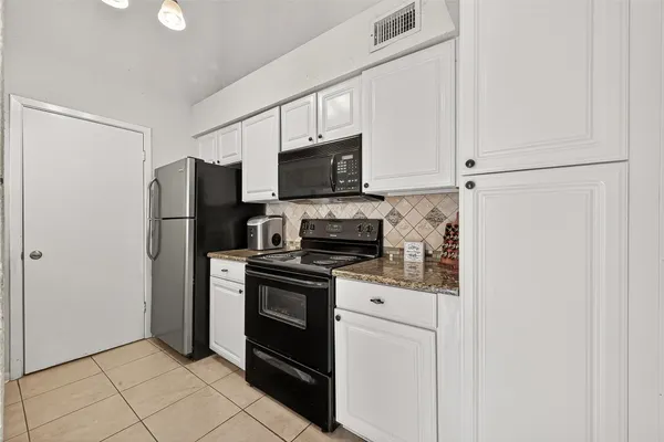 $169,000 | 2277 South Kirkwood Road, Unit 1002, Houston, TX 77077