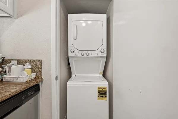 $169,000 | 2277 South Kirkwood Road, Unit 1002, Houston, TX 77077