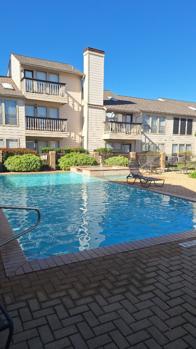 2277 South Kirkwood Road, Unit 1002 Houston, TX 77077 - Photo 34 of 36 a view of an ocean & house