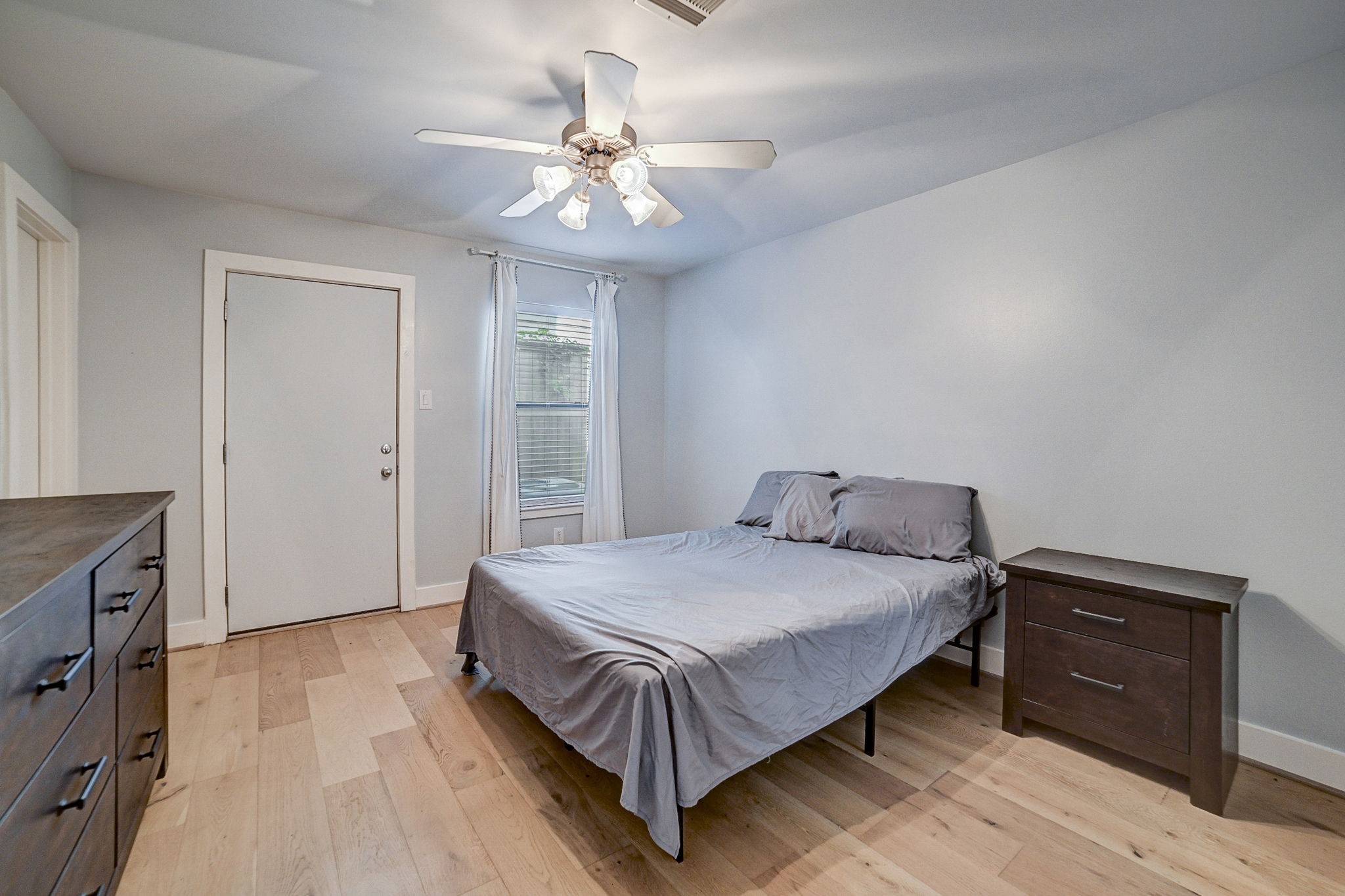 5838 Larkin Street Houston, TX 77007 - Photo 6 of 44
