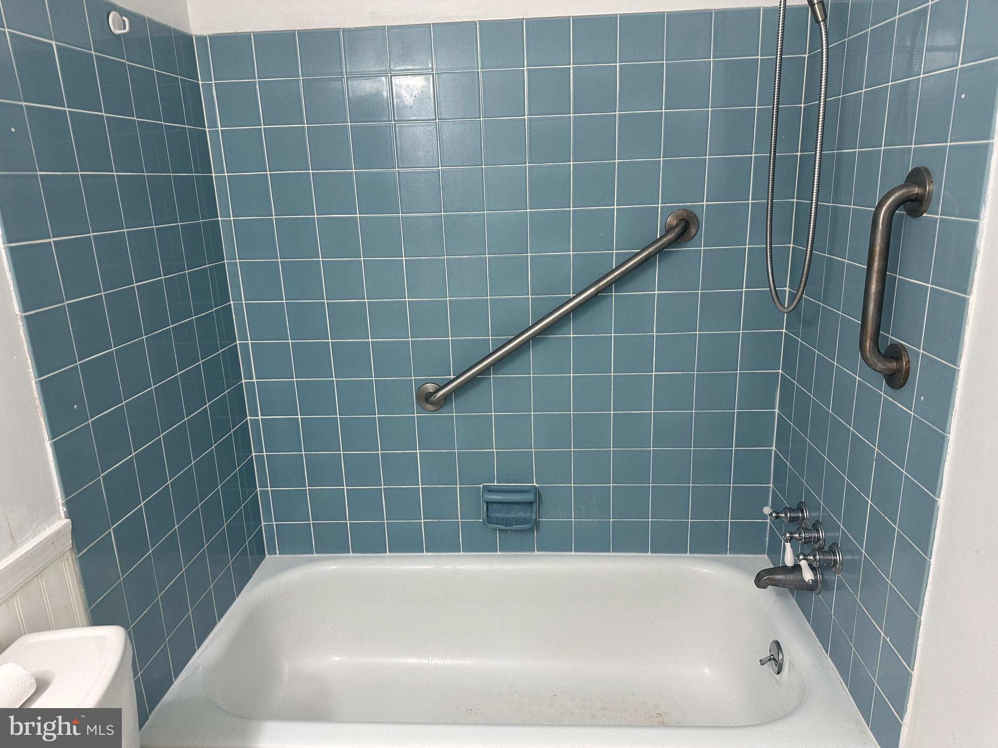 1155 York Rd., Unit C11 Warminster, PA 18974 - Photo 9 of 21 a bathroom with a bath tub