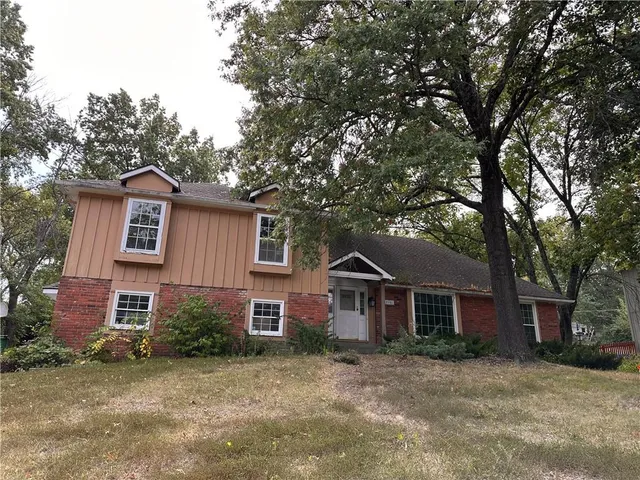 $665,000 | 2301 West 103rd Street, Leawood, KS 66206