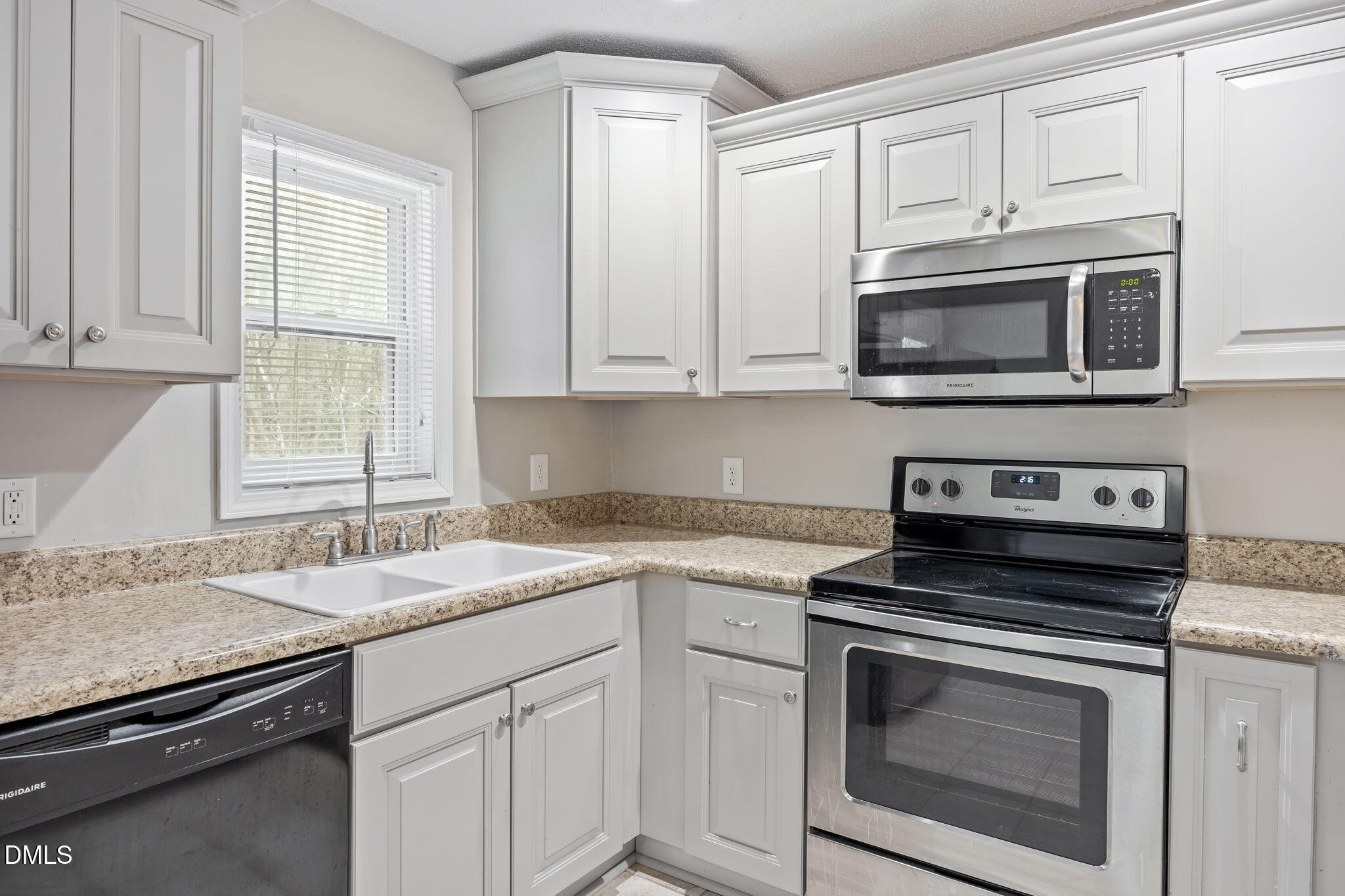 226 Lakeview Drive Spring Lake, NC 28390 - Photo 10 of 44 Picture (10)