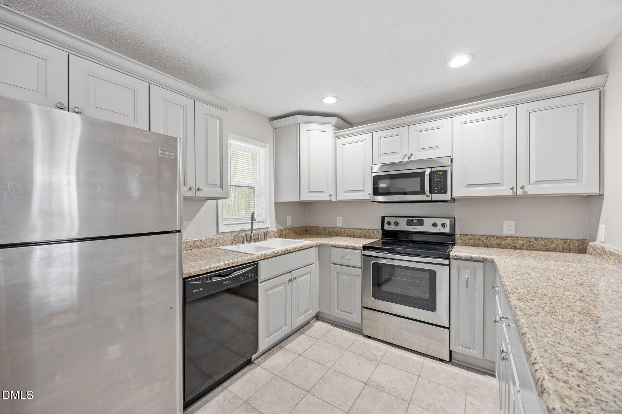 226 Lakeview Drive Spring Lake, NC 28390 - Photo 11 of 44 Picture (11)
