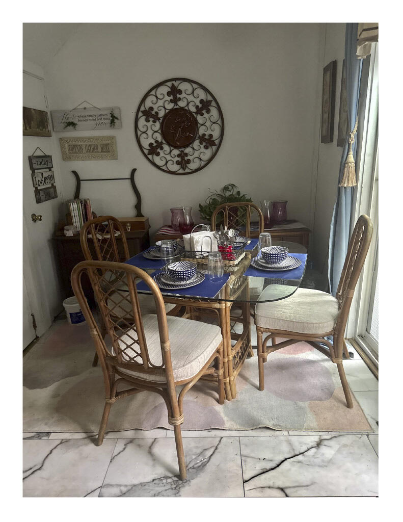 BREAKFAST NOOK