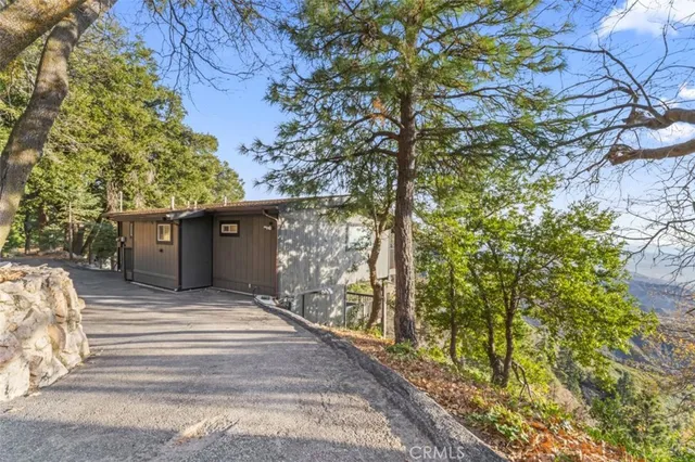 a view of a bench with a bench in patio