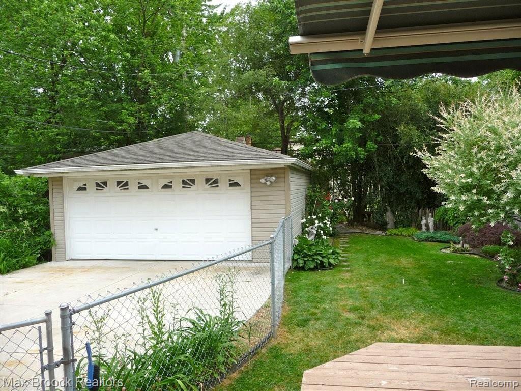 1907 Harvard Road Berkley, MI 48072 - Photo 17 of 19 2 Car Garage and Fenced Yard