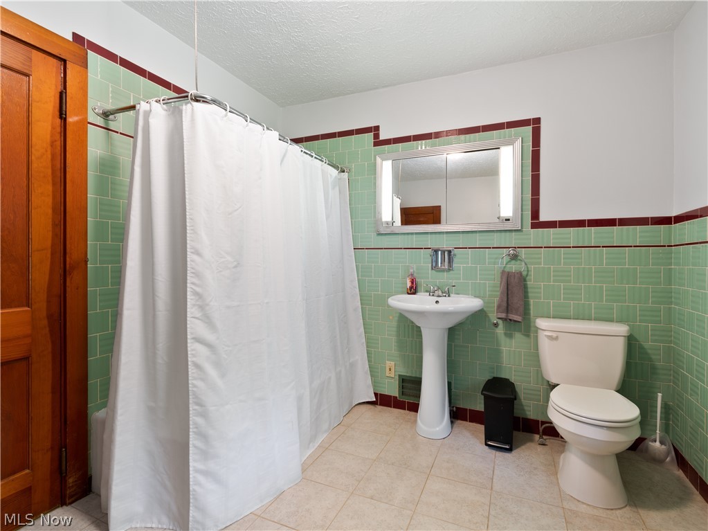 2162 Jacoby Road Akron, OH 44321 - Photo 19 of 35