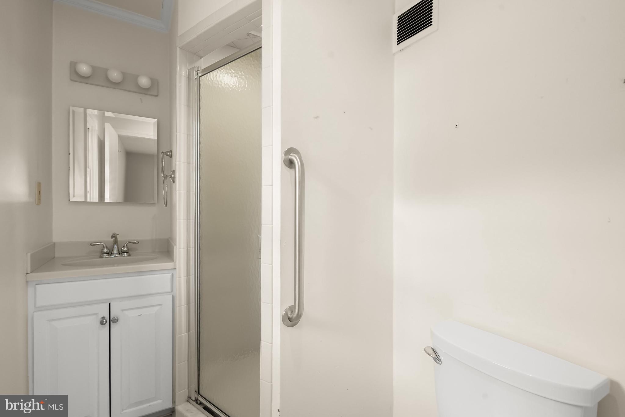 9720 Byeforde Road Kensington, MD 20895 - Photo 11 of 21 Ensuite Bath