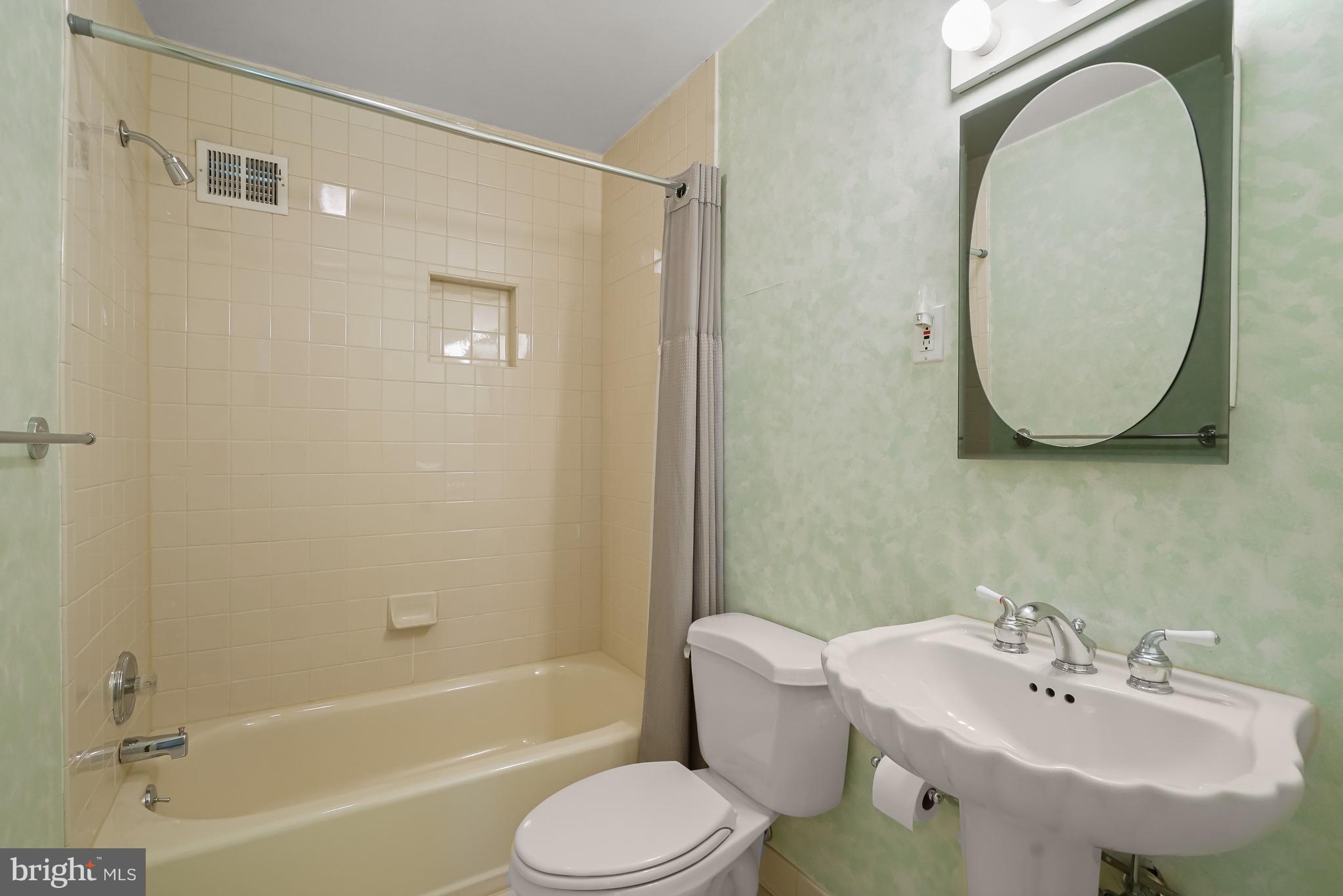 9720 Byeforde Road Kensington, MD 20895 - Photo 14 of 21 Hall Bath