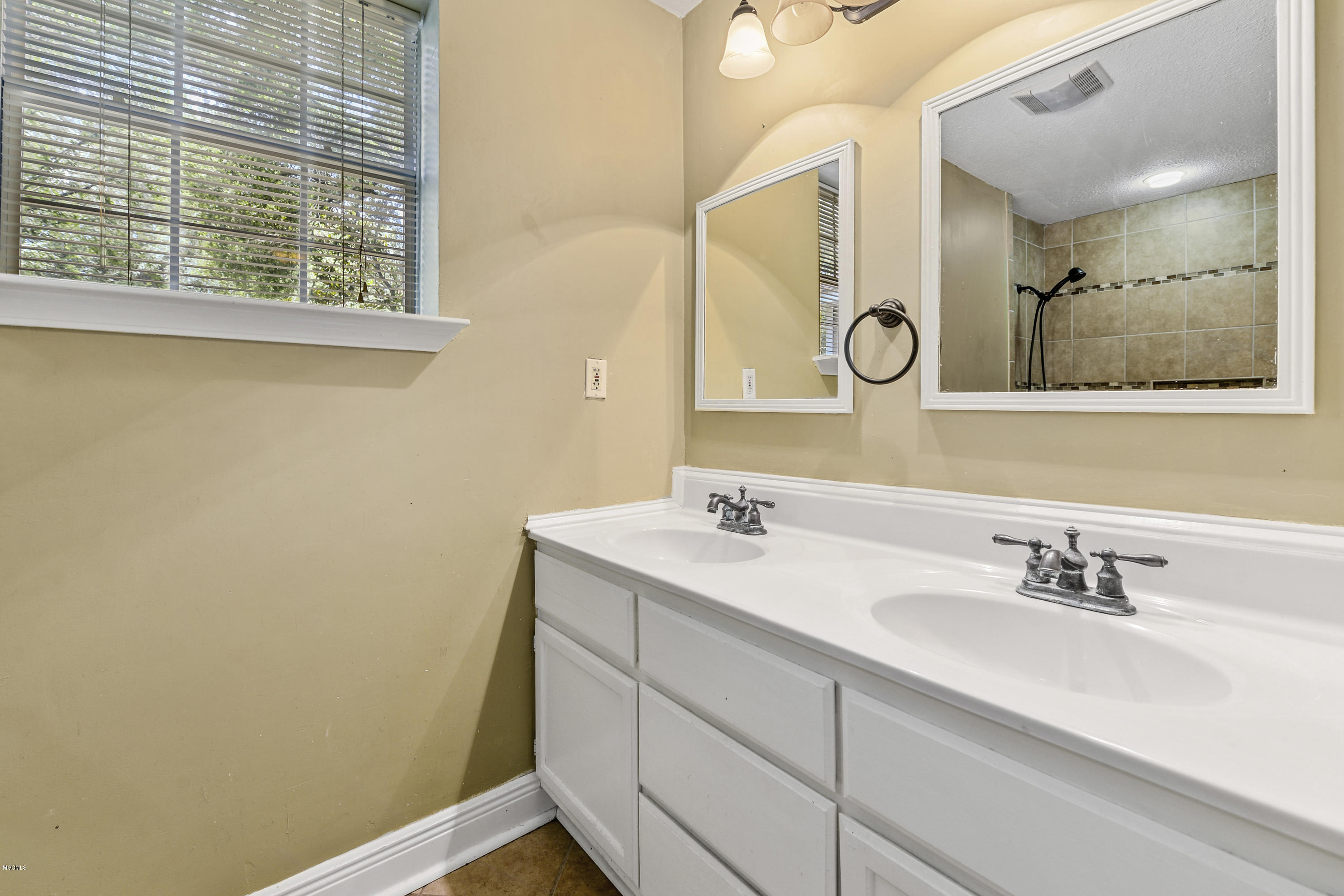 8473 Mary Road Biloxi, MS 39532 - Photo 13 of 24 013