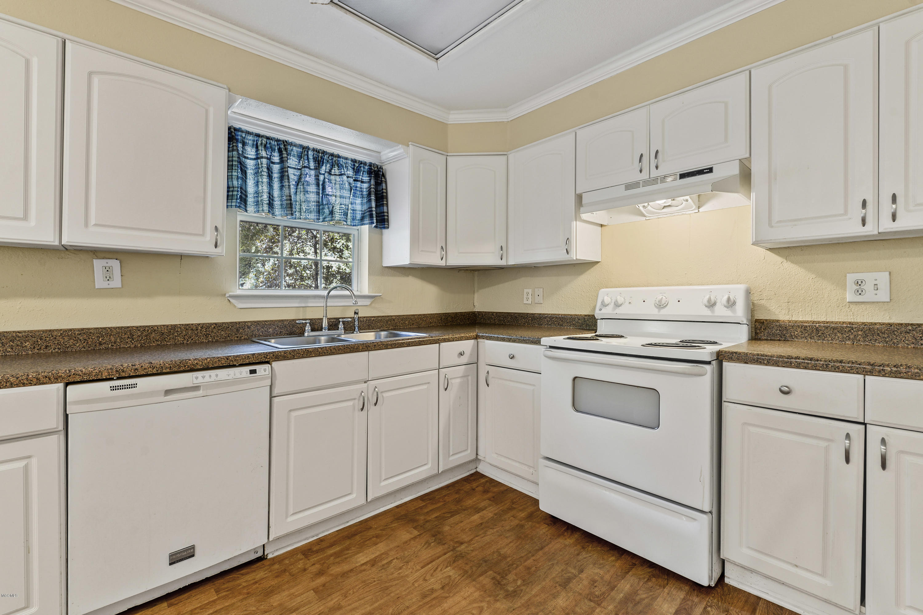 8473 Mary Road Biloxi, MS 39532 - Photo 8 of 24 008