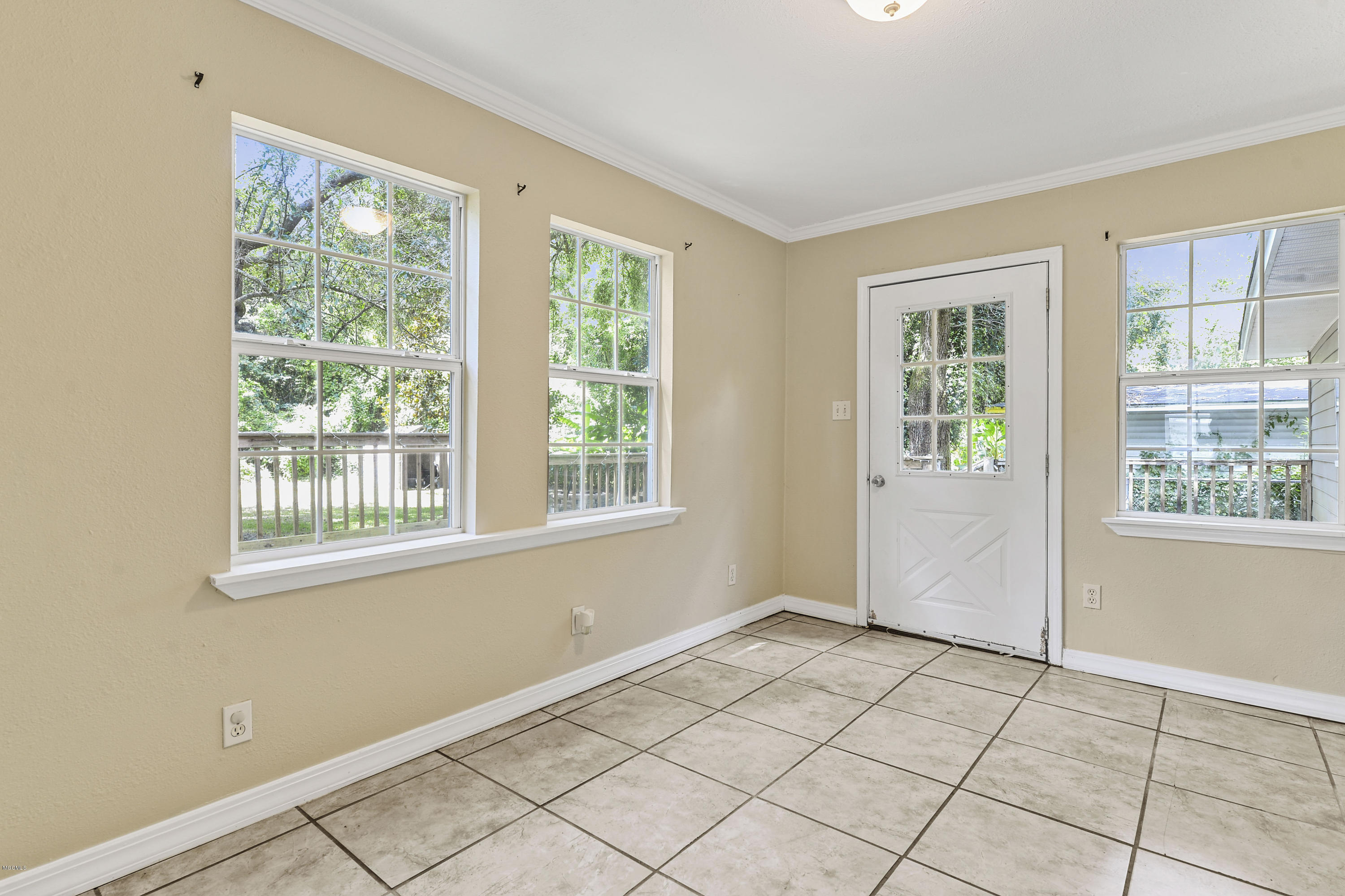 8473 Mary Road Biloxi, MS 39532 - Photo 10 of 24 010
