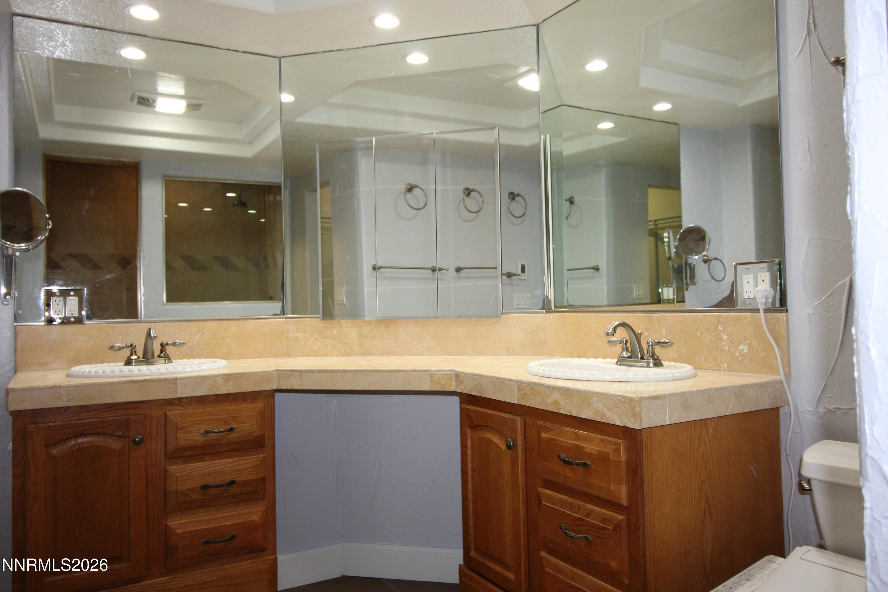 120 Andrew Lane Reno, NV 89521 - Photo 23 of 59 Primary Bathroom