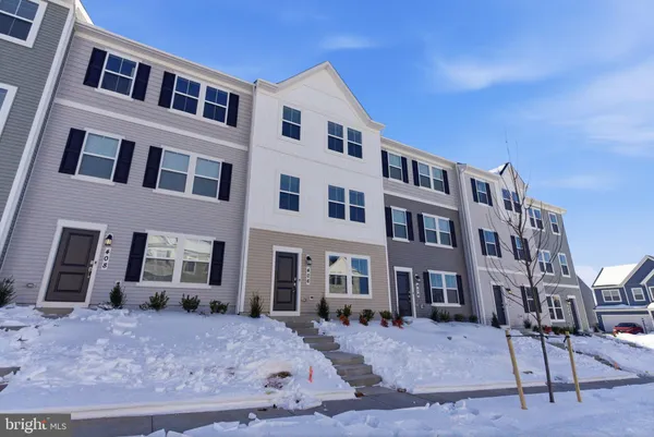 $1,950 | 406 18th Avenue, Ranson, WV 25438