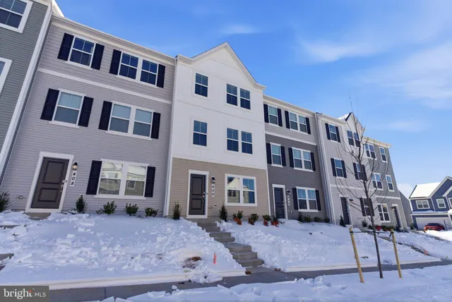 $1,995 | 406 18th Avenue, Ranson, WV 25438