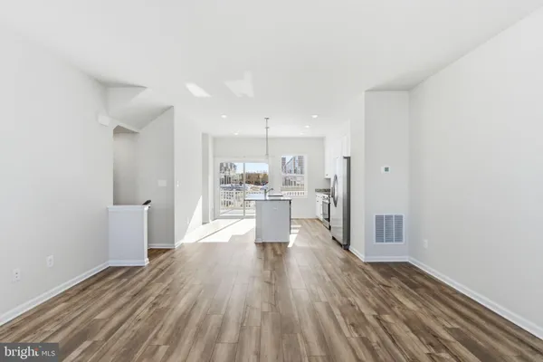 $1,950 | 406 18th Avenue, Ranson, WV 25438