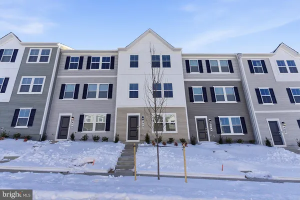 $1,950 | 406 18th Avenue, Ranson, WV 25438