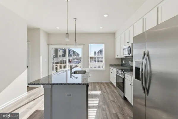 $1,950 | 406 18th Avenue, Ranson, WV 25438