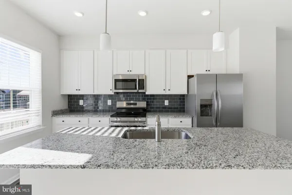 $1,950 | 406 18th Avenue, Ranson, WV 25438