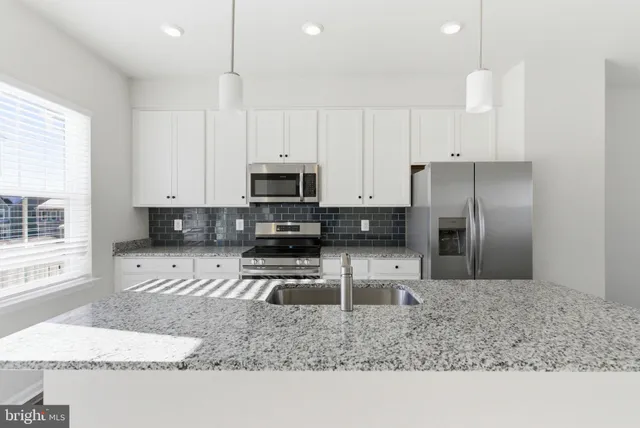 $1,995 | 406 18th Avenue, Ranson, WV 25438