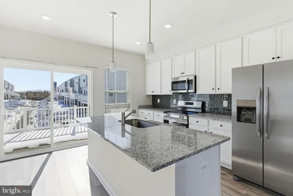 $1,950 | 406 18th Avenue, Ranson, WV 25438