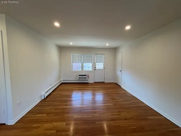 $2,950 | 100 Manhasset Avenue, Unit B2, Port Washington, NY 11050