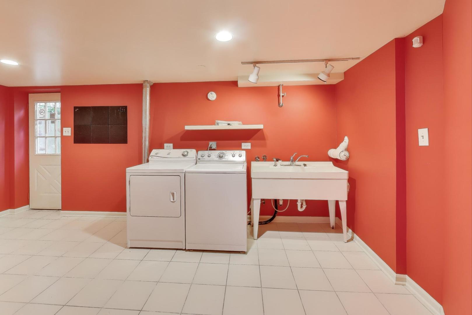 927 Half Day Road Highland Park, IL 60035 - Photo 14 of 20 a utility room with dryer and washer