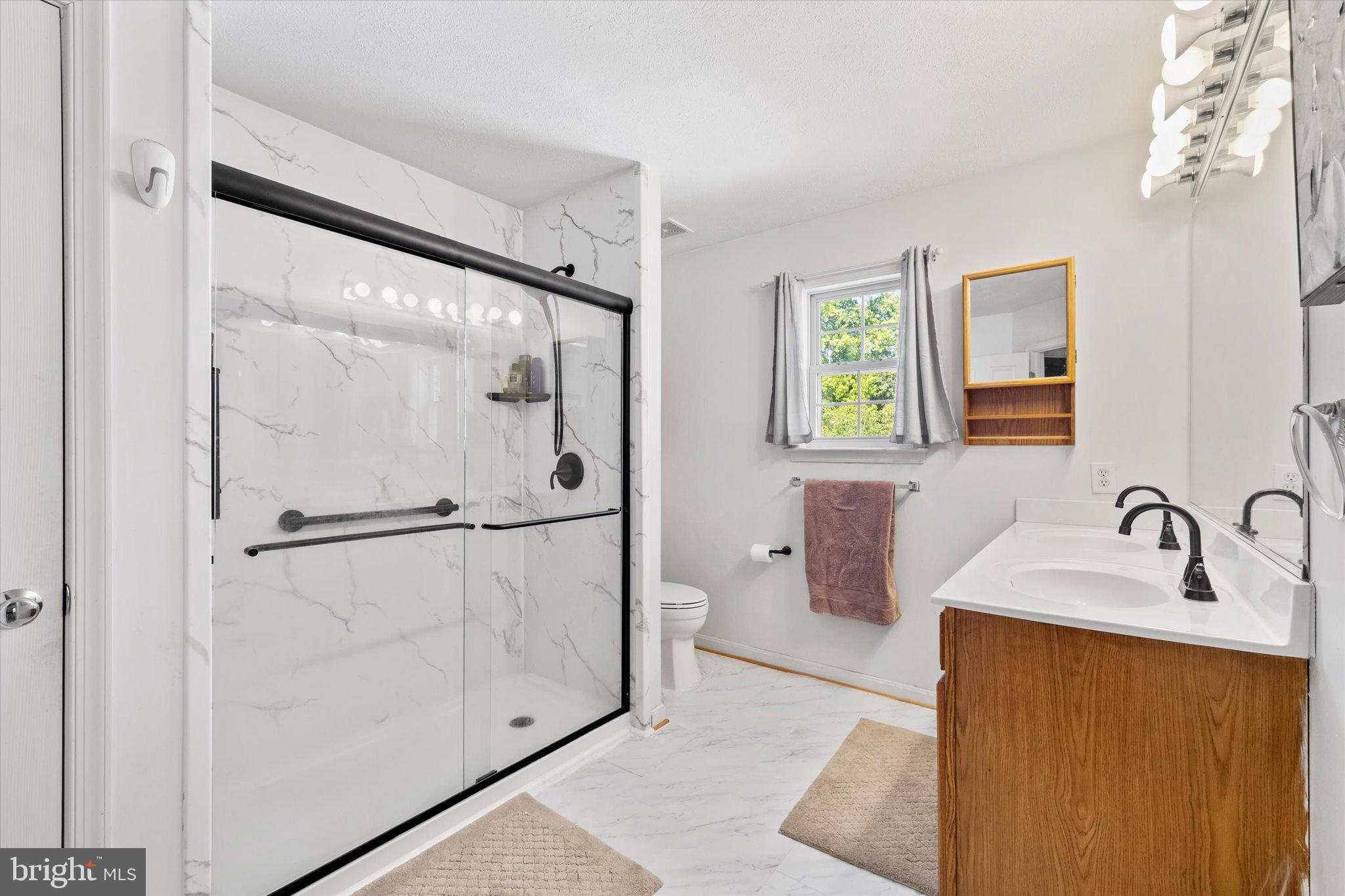126 Valley View Road Fredericksburg, VA 22407 - Photo 26 of 42 Master Bath