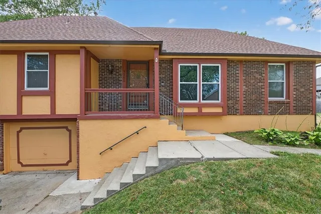 $300,000 | 7205 East 131 Street, Grandview, MO 64030