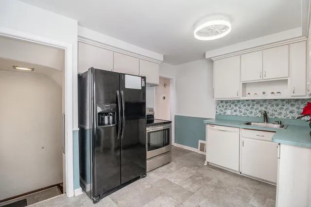 $205,000 | 9885 Hubert Avenue, Allen Park, MI 48101