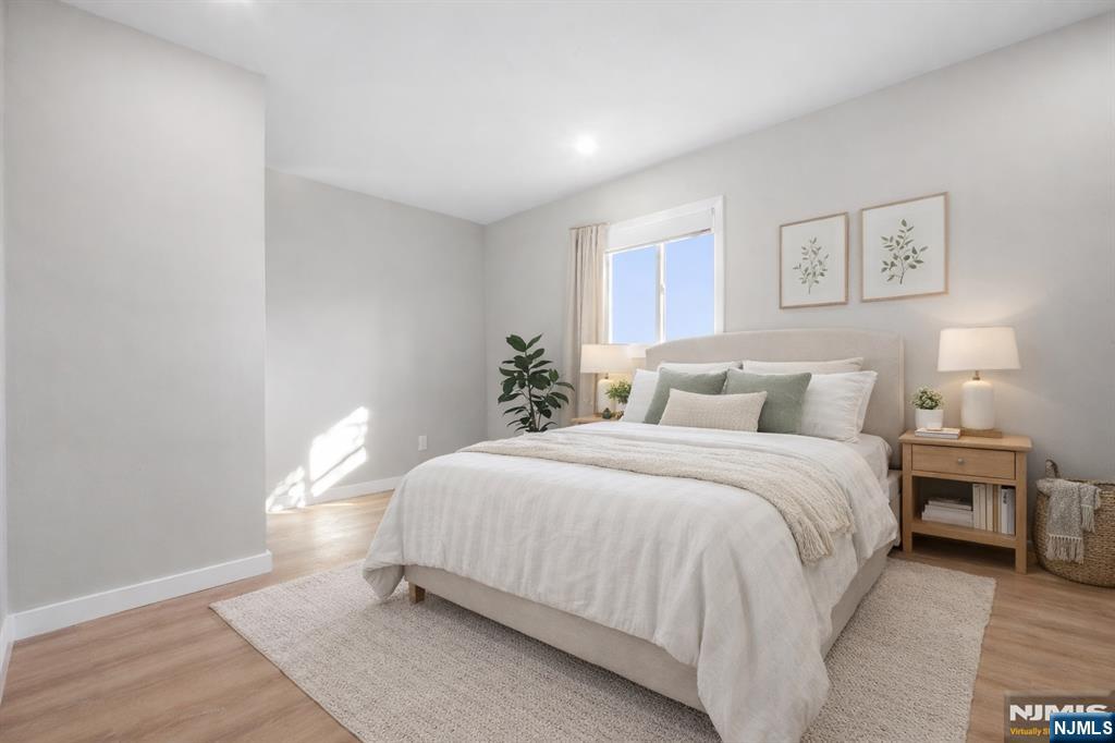 539 Undercliff Avenue, Unit 4 Edgewater, NJ 07020 - Photo 3 of 15 a bedroom with a bed and a lamp