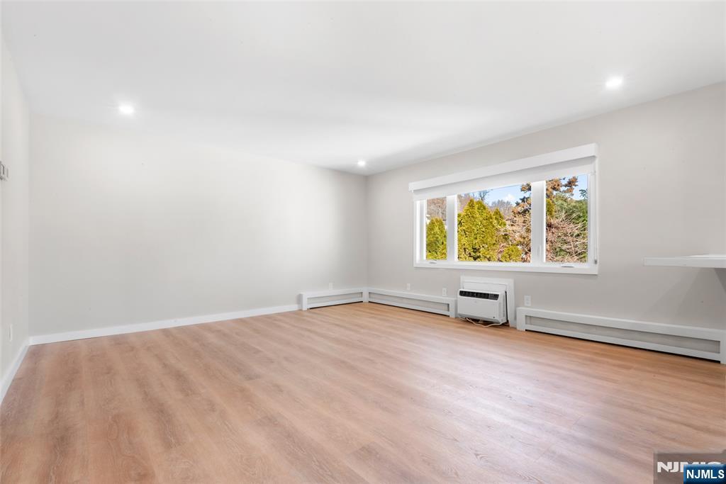 539 Undercliff Avenue, Unit 4 Edgewater, NJ 07020 - Photo 9 of 15 an empty room with a window