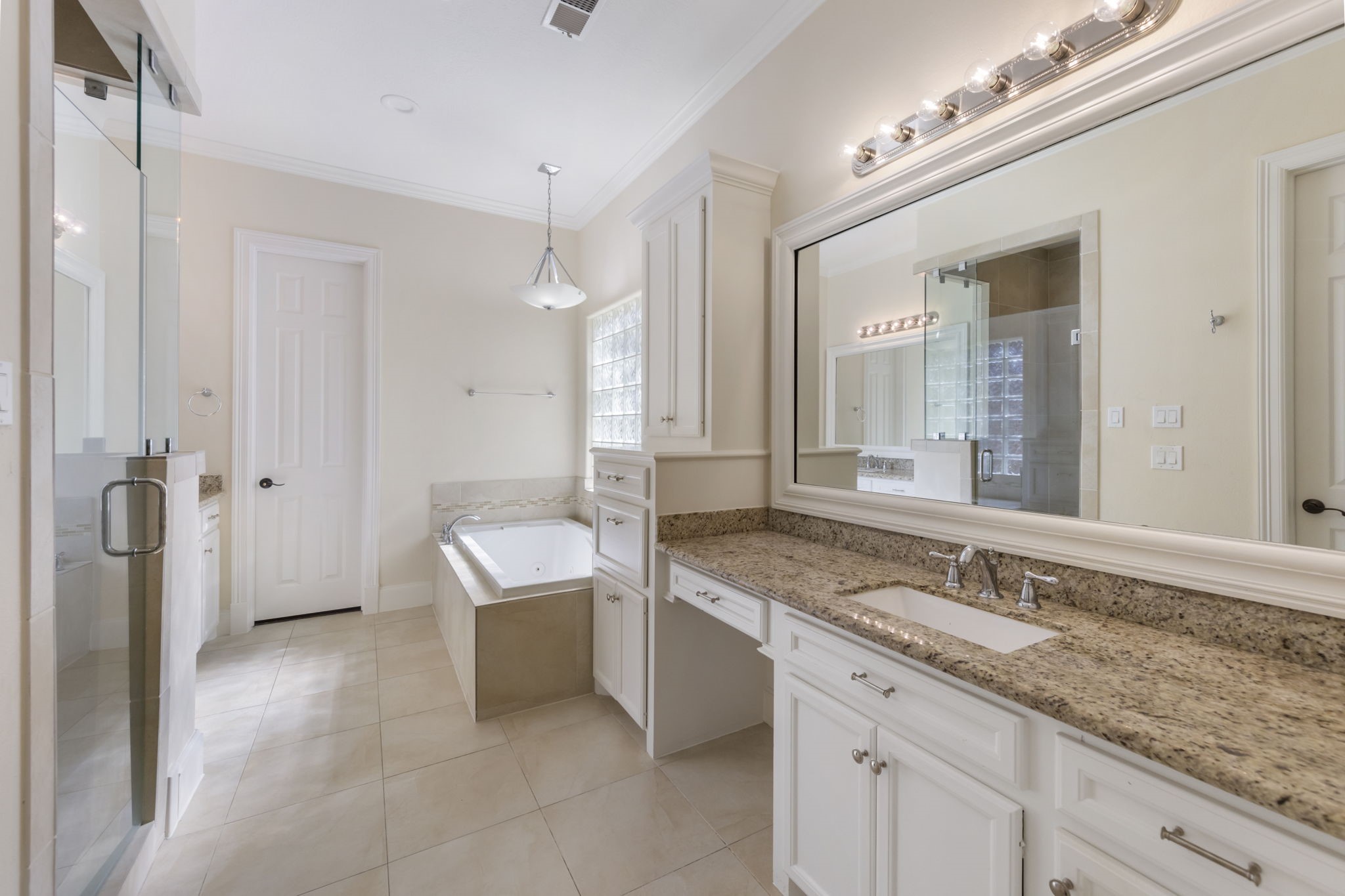 90 West Horizon Ridge Place Spring, TX 77381 - Photo 9 of 36 a spacious bathroom with a granite countertop sink mirror and bathtub