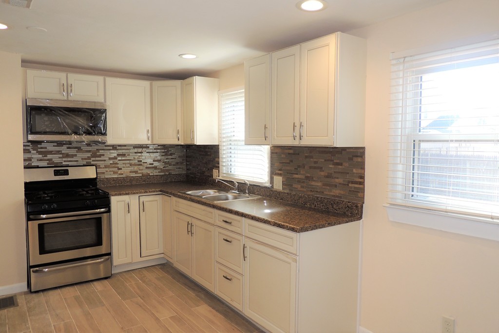 190 Leopold Street Springfield, MA 01119 - Photo 2 of 15 Gallery Image 2