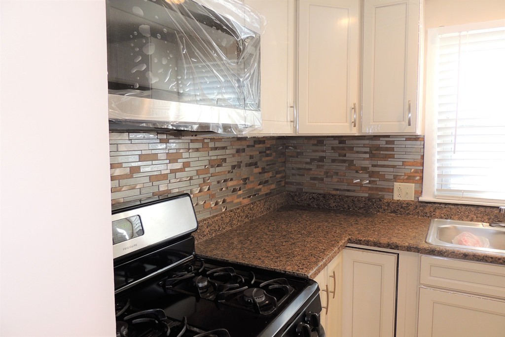 190 Leopold Street Springfield, MA 01119 - Photo 3 of 15 Gallery Image 3