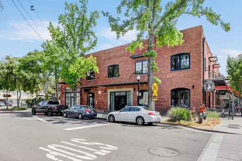 $518,000 | 1725 14th Street, Unit 206, Sacramento, CA 95811