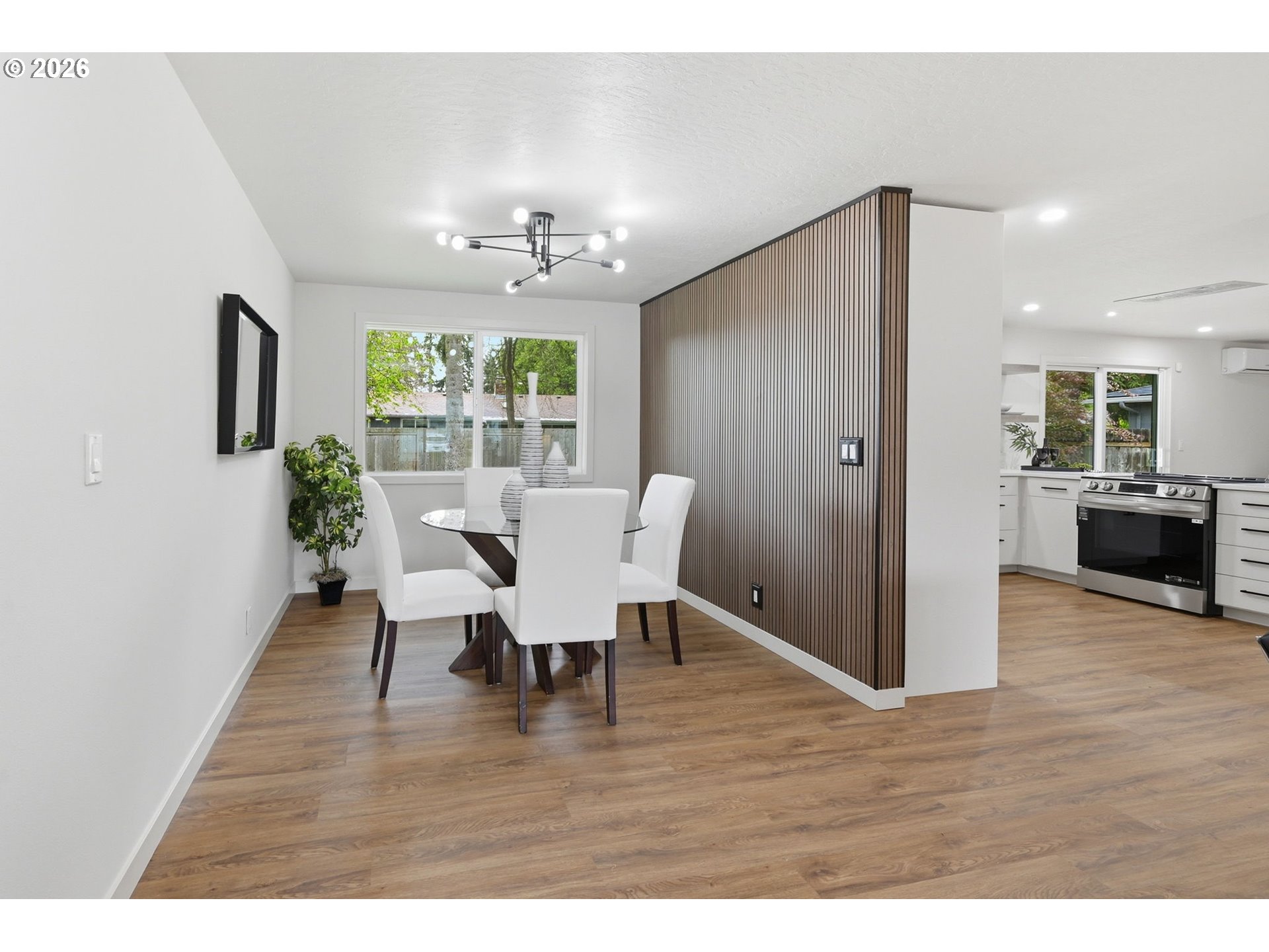 987 Travis Avenue Eugene, OR 97404 - Photo 11 of 35 Dining Room