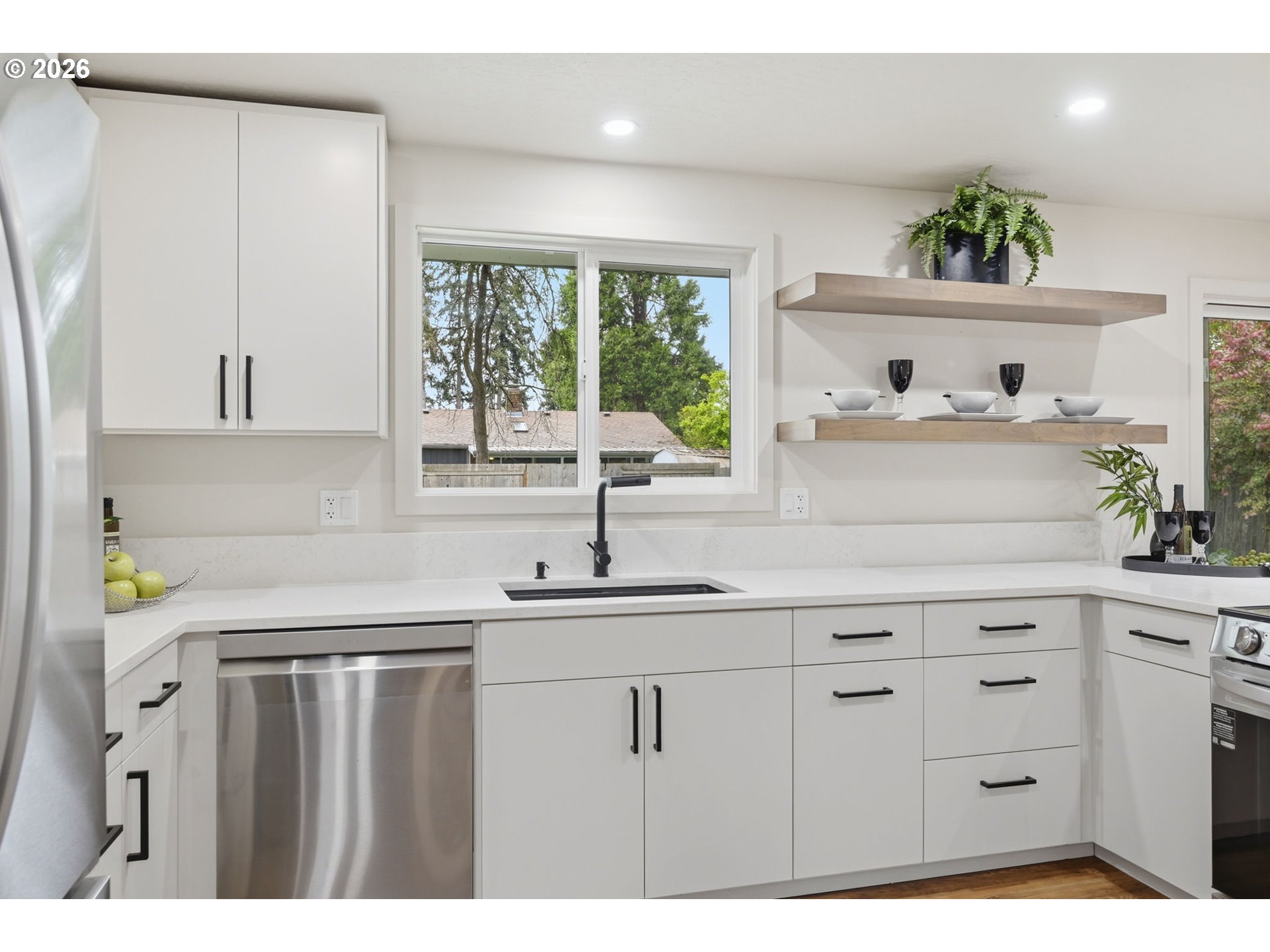987 Travis Avenue Eugene, OR 97404 - Photo 14 of 35 Kitchen