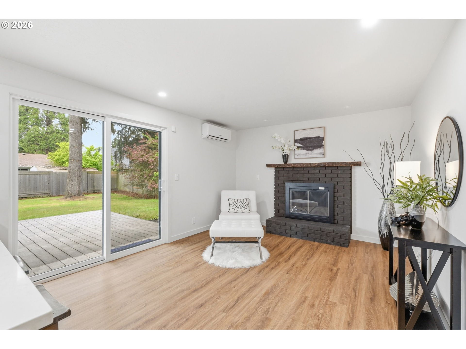 987 Travis Avenue Eugene, OR 97404 - Photo 18 of 35 Family Room