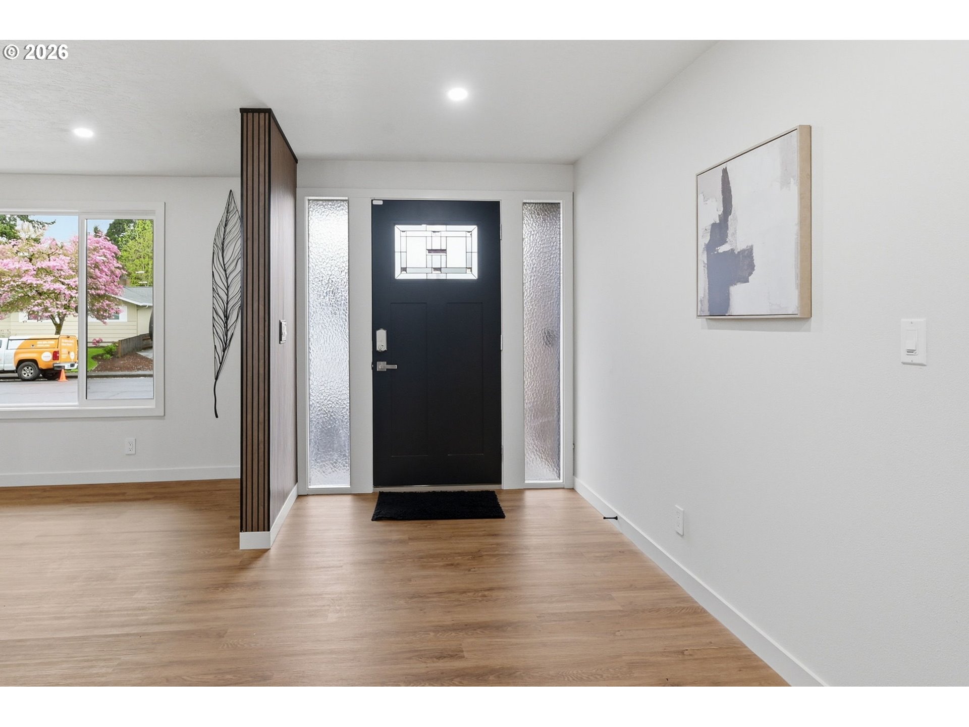 987 Travis Avenue Eugene, OR 97404 - Photo 3 of 35 Entrance/Foyer