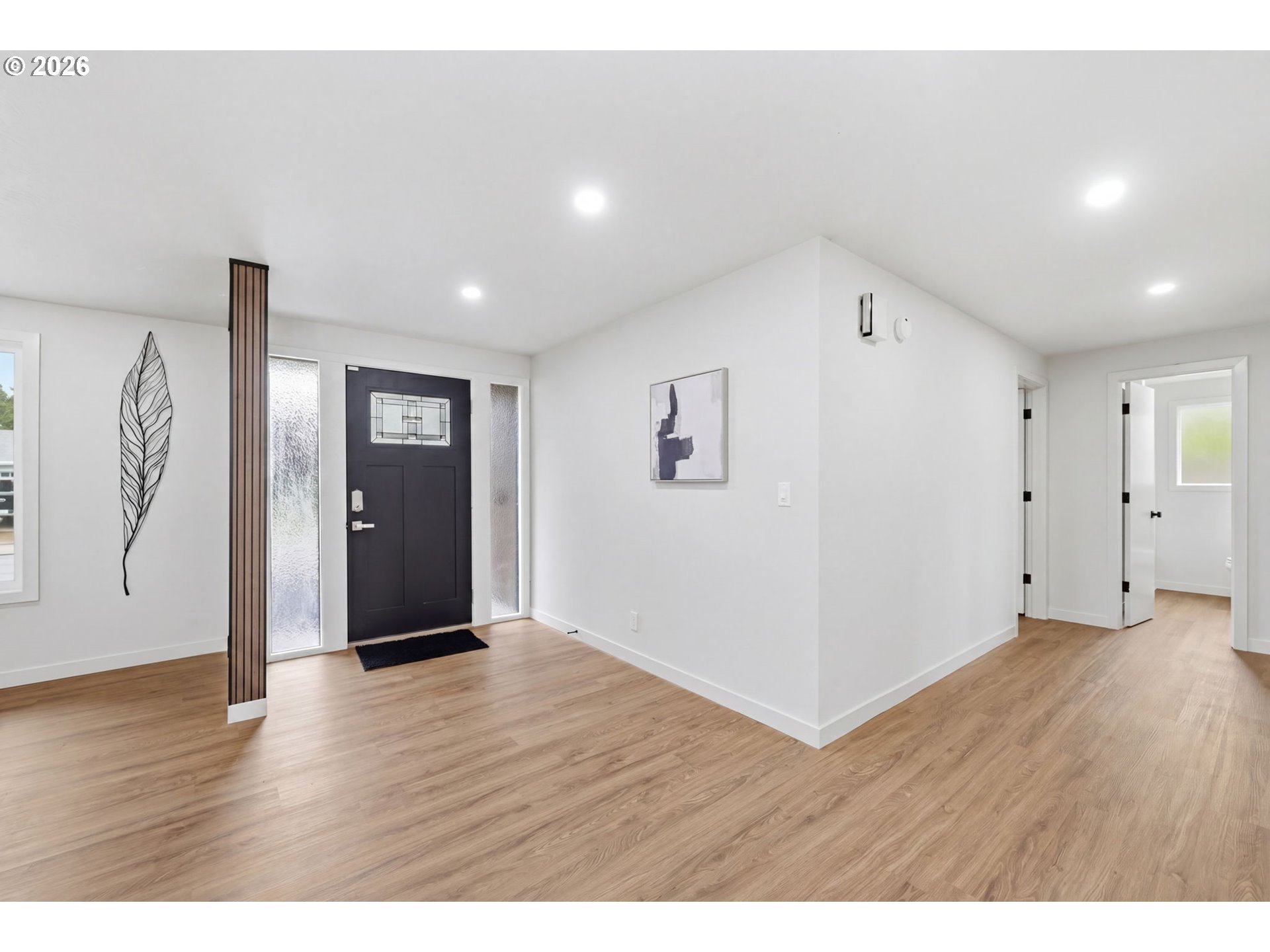 987 Travis Avenue Eugene, OR 97404 - Photo 4 of 35 Hallway