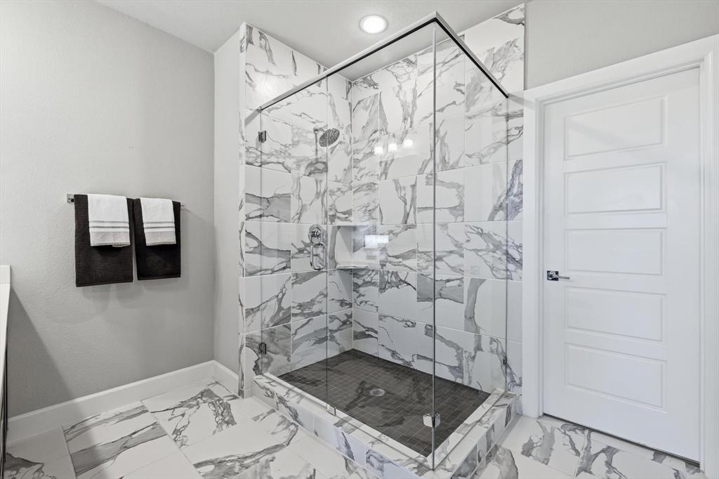7129 Laurel Ridge Dallas, TX 75231 - Photo 17 of 35 Large shower