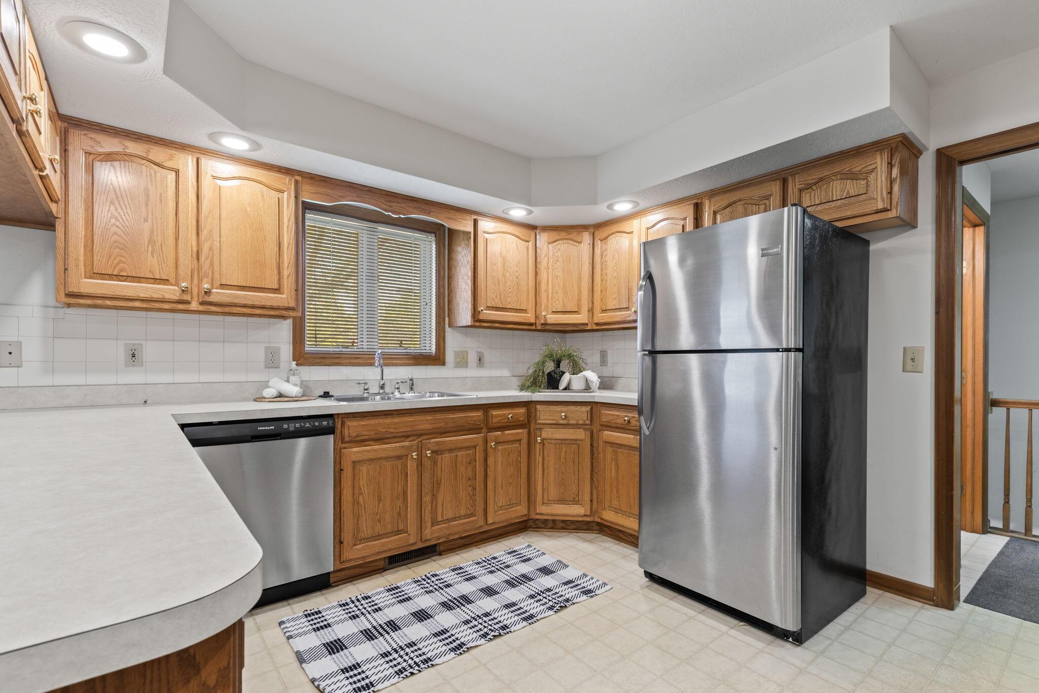 4786 Davidson Road Hilliard, OH 43026 - Photo 26 of 45 42-web-or-mls-Kitchen_Hommati102 (2)