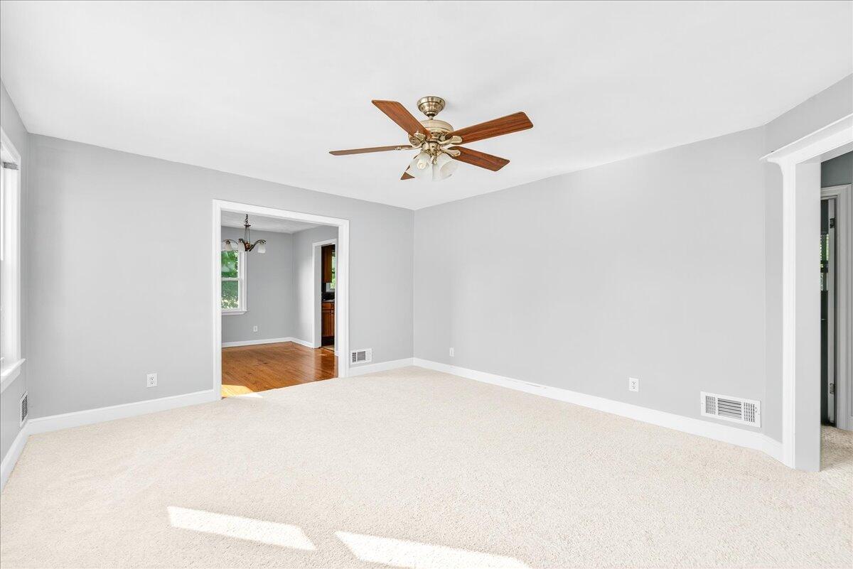 2048 Laura Road Northwest Roanoke, VA 24017 - Photo 5 of 50 05-Laura Rd-05