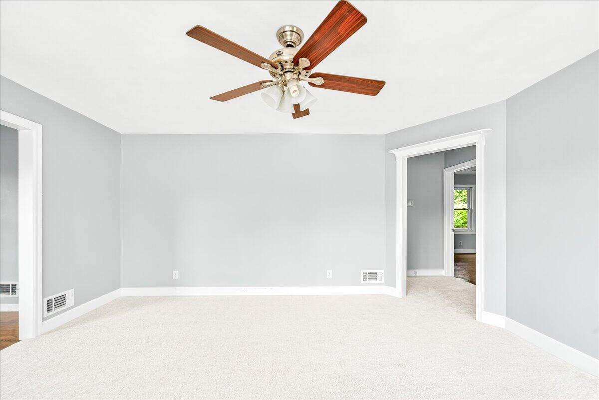 2048 Laura Road Northwest Roanoke, VA 24017 - Photo 6 of 50 06-Laura Rd-06