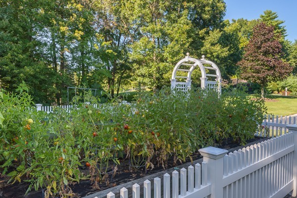 161 Hillcrest Road Marshfield, MA 02050 - Photo 3 of 5 Gallery Image 3