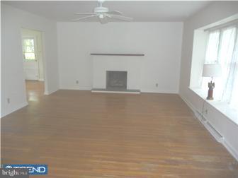 2106 Williamsburg Road Huntingdon Valley, PA 19006 - Photo 3 of 12 Living Room